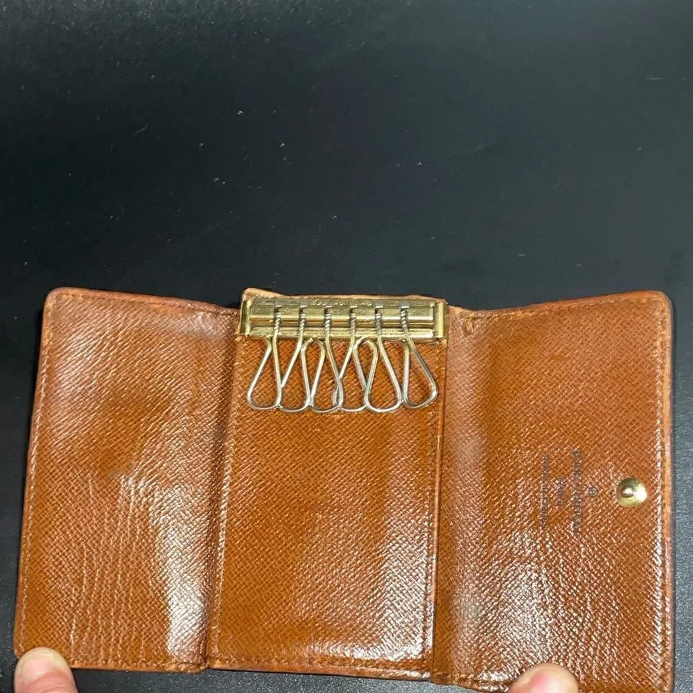 AUTHENTIC Louis Vuitton Monogram 6 Key Wallet